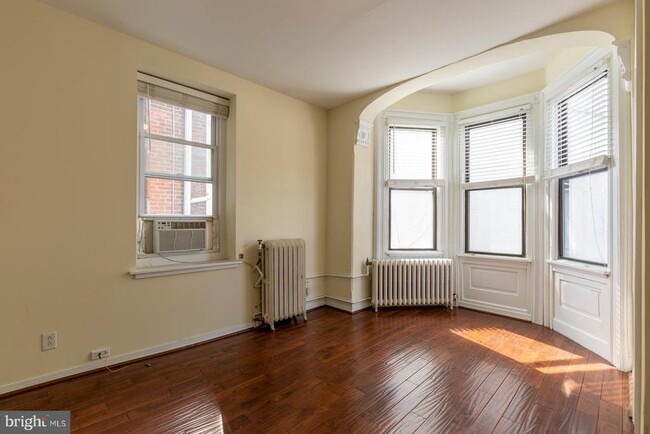 Building Photo - 626 S 19th St