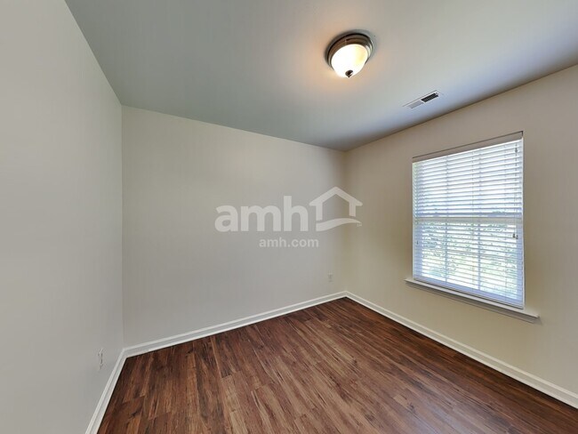 Building Photo - 512 Grantham Ln