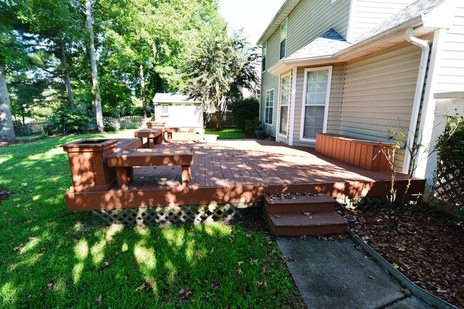 Building Photo - Lakefront home in Grassfield School District