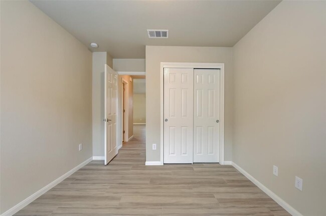 Building Photo - 834 Dark Horse Ln