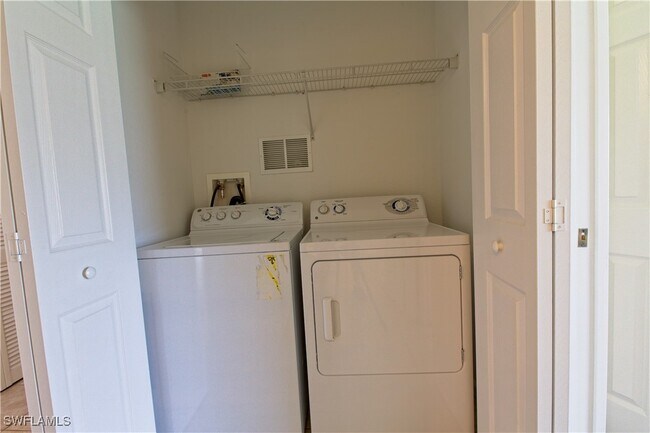 Building Photo - 25064 Peacock Ln