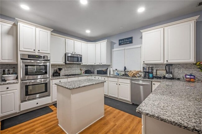 Building Photo - 2506 Retreat Dr NE