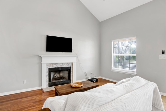 Building Photo - Innerarity Point Living at an Affordable Cost!