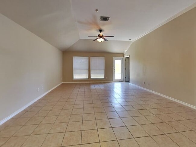 Building Photo - No Application Fee* $500 off first months ...