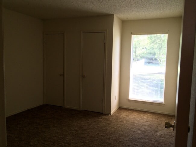 Building Photo - Duplex