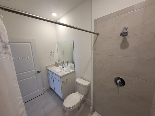 Building Photo - 1137 SW 6th Ct