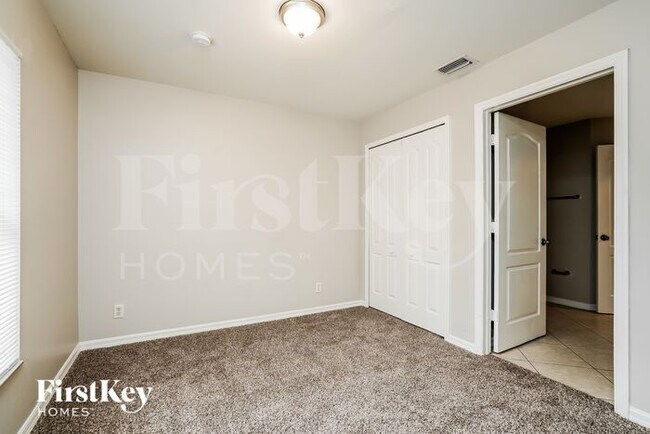 Building Photo - 715 Bennington Dr