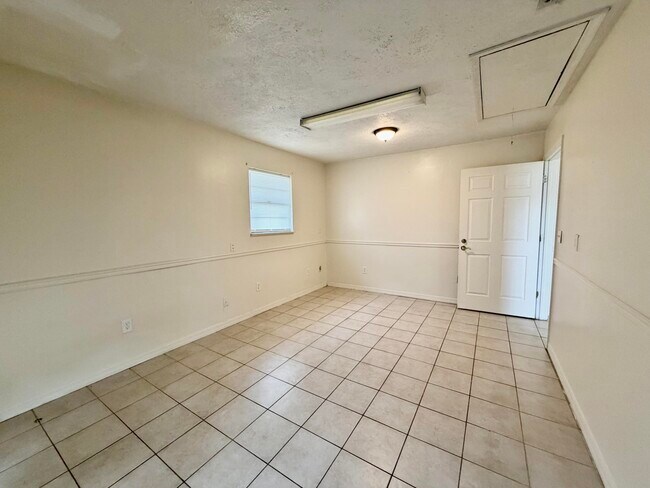 Building Photo - 7902 Banyan St