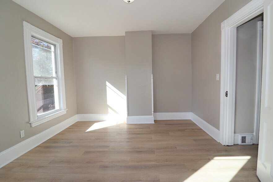 Building Photo - 154 Hawthorne Ave