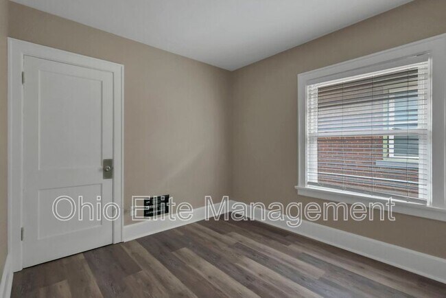 Building Photo - 618 Lilley Ave