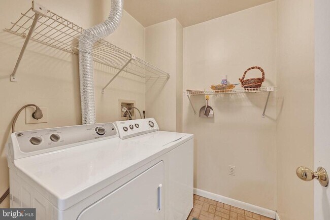 Building Photo - 2217 Woodbox Ln
