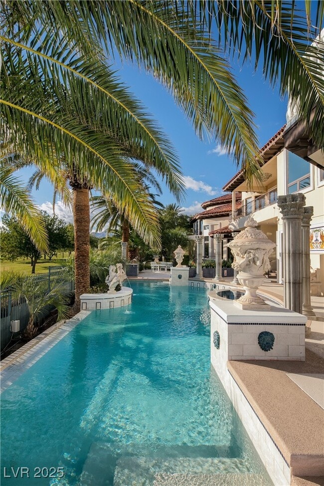 Building Photo - 8801 Palm Greens Ct