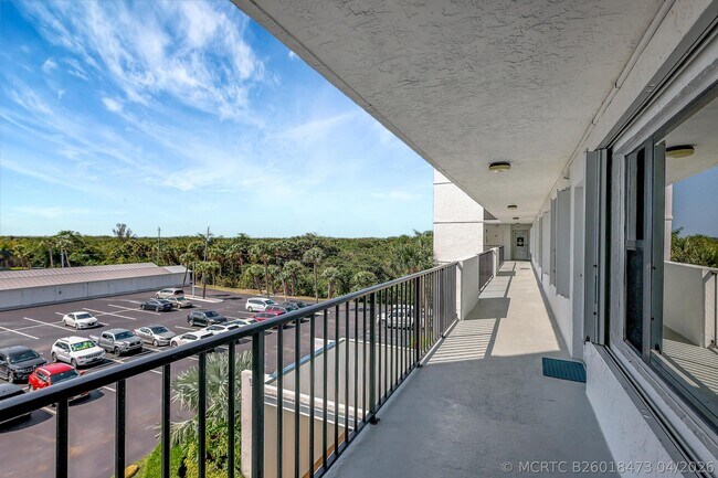 Building Photo - 5163 N Hwy A1A