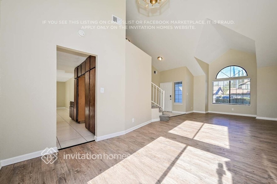 Building Photo - 4640 Vitrina Ln