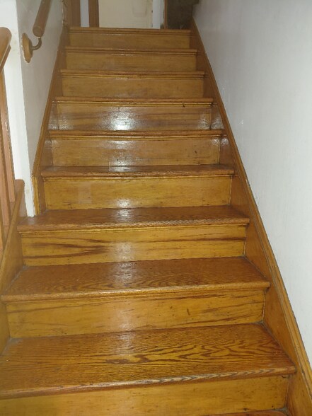 Building Photo - 7612 S Artesian Ave