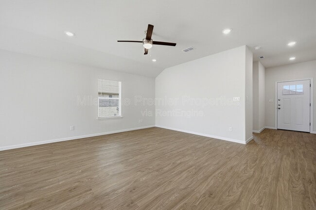 Building Photo - 1819 Boxwood Dr
