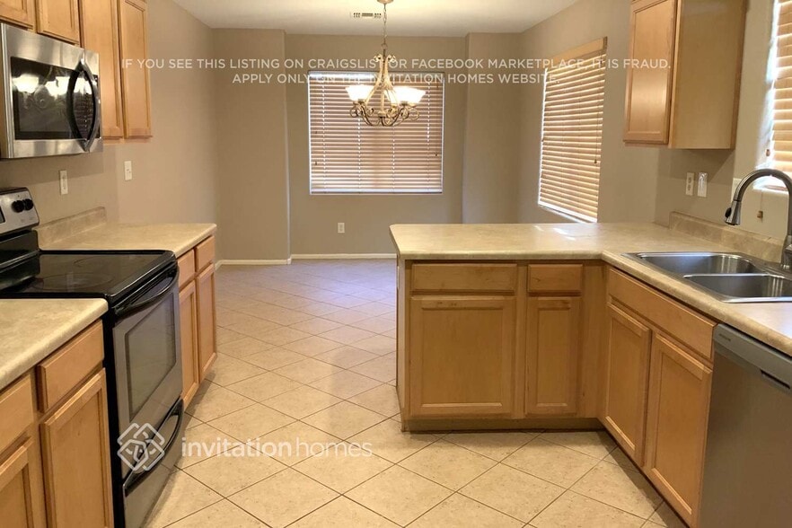 Building Photo - 423 W Corriente Ct