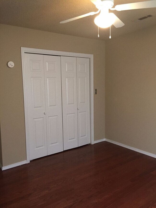Building Photo - 2315 E Kantz Ln