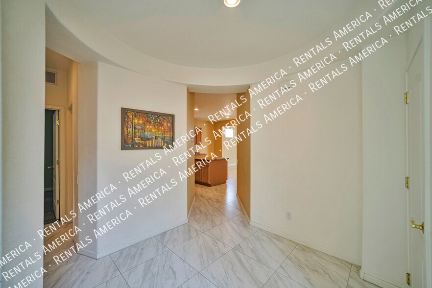 Building Photo - 12920 N Salt Cedar Dr