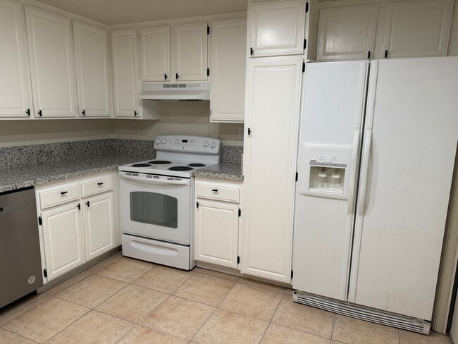 Building Photo - Beautiful Westside Duplex