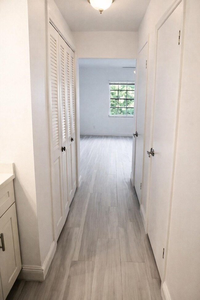 Building Photo - 6521 Bay Club Dr