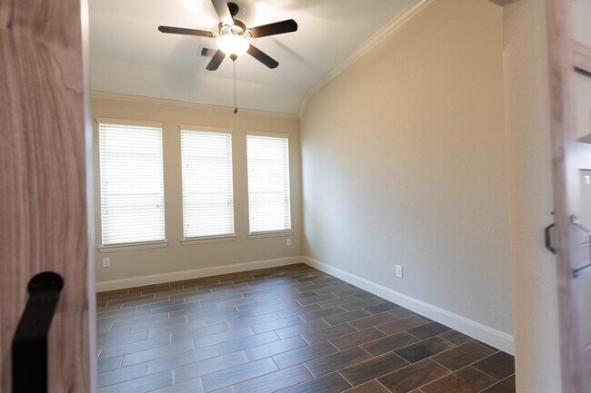 Building Photo - 28006 Laurel Garden Ln