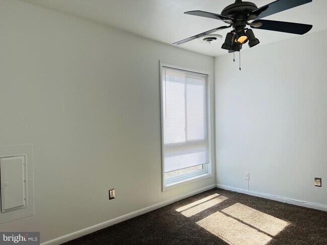 Building Photo - 8613 Seasons Way