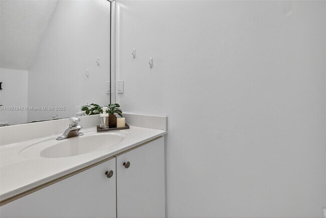 Building Photo - 14076 S Forest Oak Cir