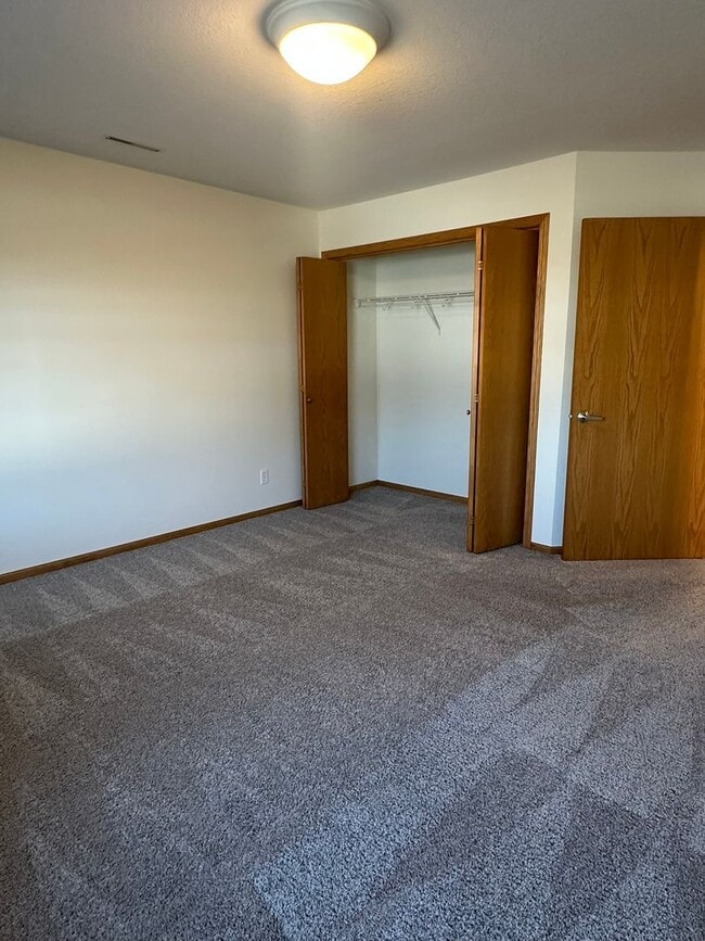 Building Photo - 2519 Bristol Dr
