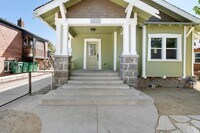 Building Photo - 412 Roberts St