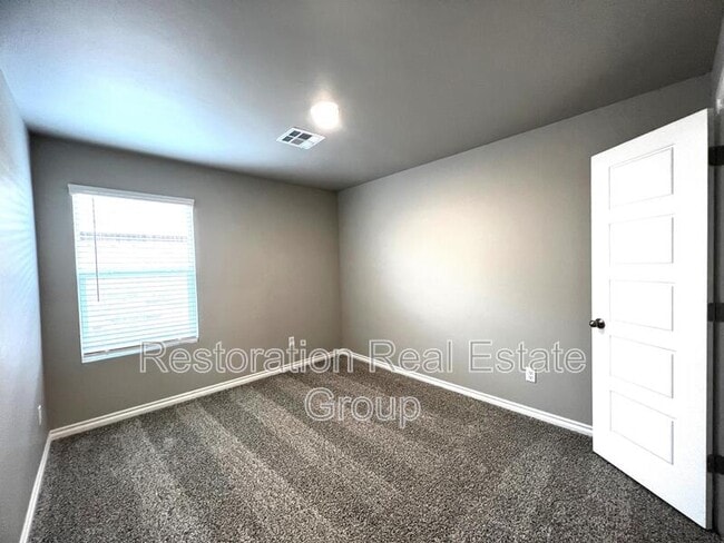 Building Photo - 2717 Dennis Dr