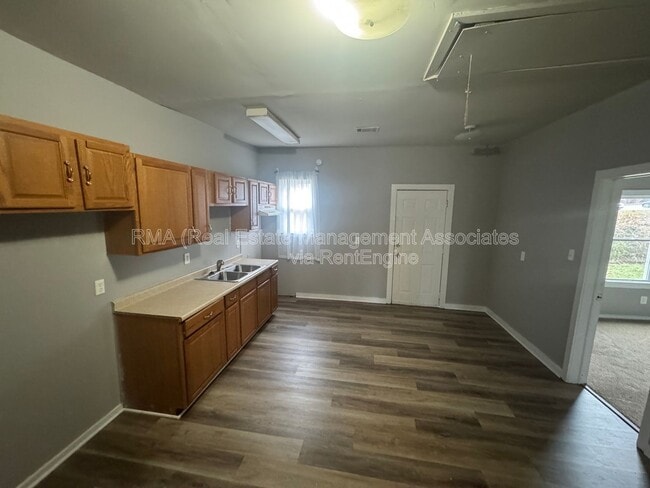 Building Photo - 331 W College Dr