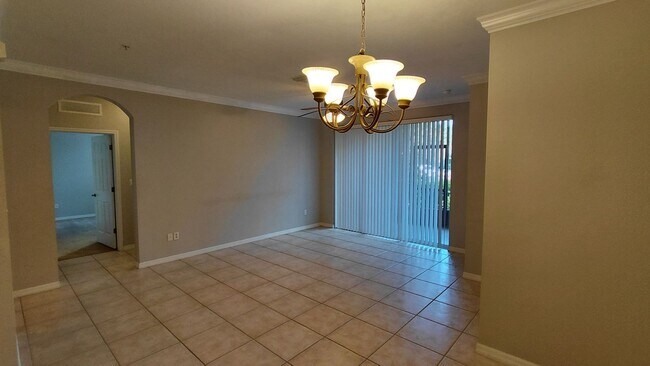 Building Photo - 3 Bedroom, 2 Bath Condo in Lakeside at Lak...