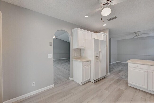 Building Photo - 7743 W Country Club Blvd