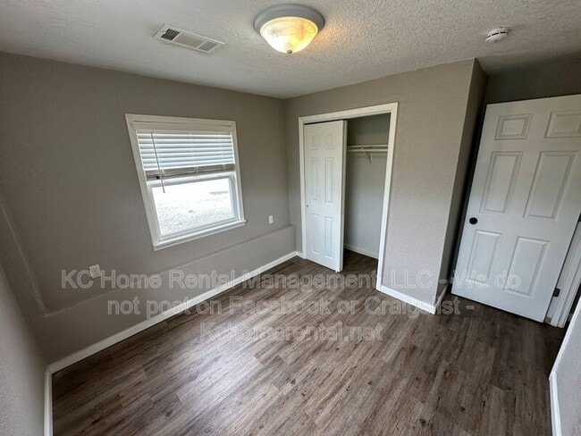 Building Photo - 300 Hill St