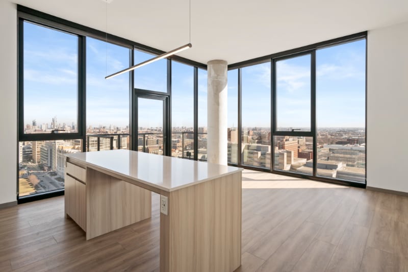 Building Photo - 510 S Damen Ave