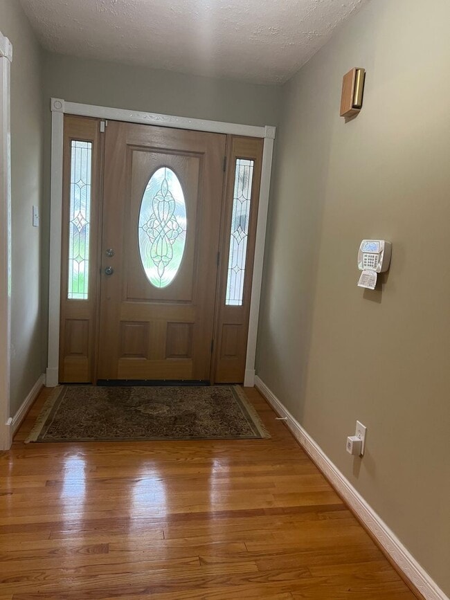 Building Photo - 733 Pine St