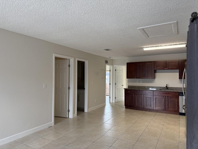 Building Photo - 1370 Birkdale Dr