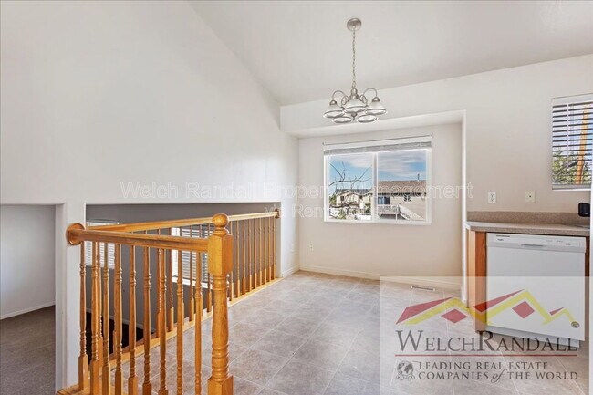 Building Photo - 1213 N Orchard Ave