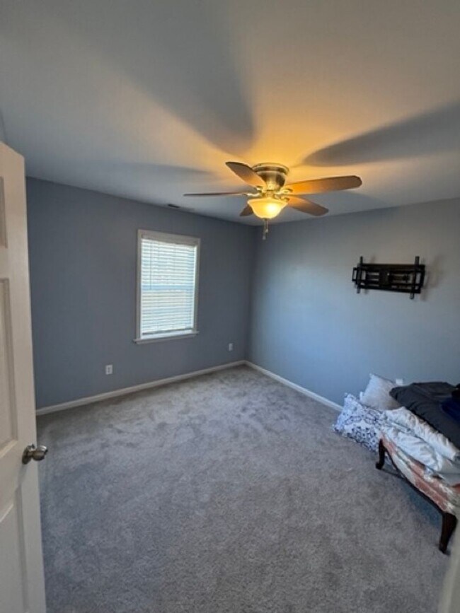 Building Photo - Welcome To Carriage Run!!