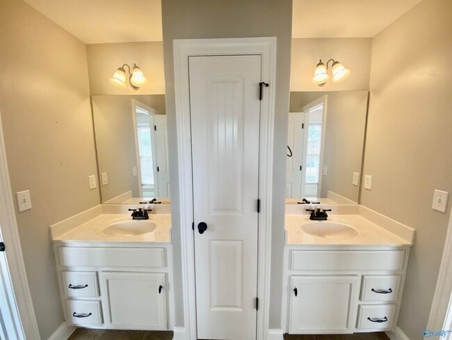 Building Photo - 108 Morning Vista Dr