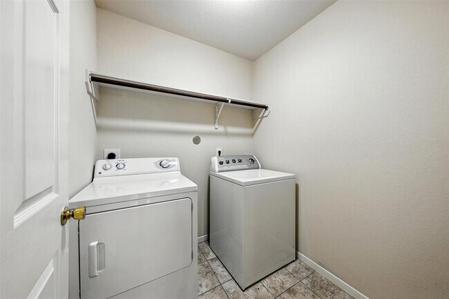Building Photo - 3146 Madison Elm St