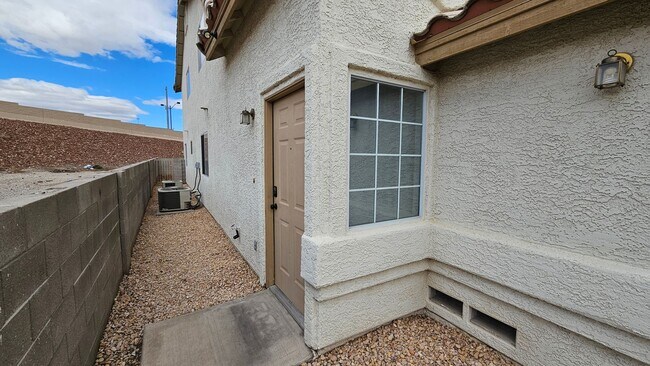 Building Photo - Adorable Condo in Summerhills Community!