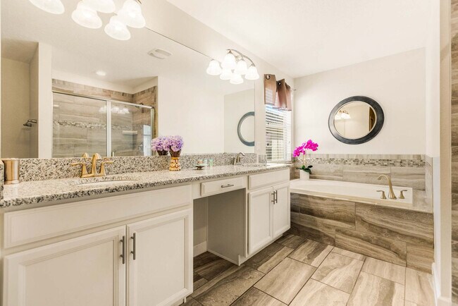 Building Photo - 4718 Kings Castle Cir
