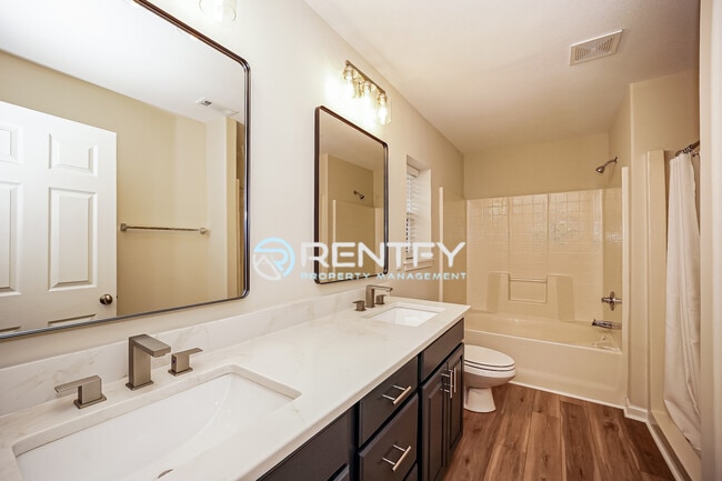 Building Photo - 2027 Quill Ct