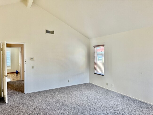 Building Photo - Nice 2 Story Family Home