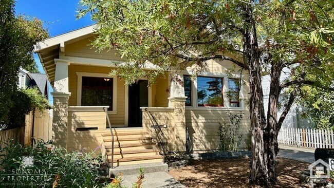 Primary Photo - 1 Bedroom, 1 Bathroom Charming Craftsman i...