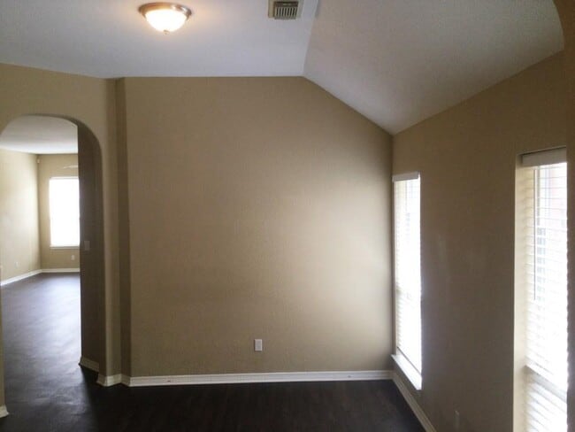 Building Photo - 214 Autumn Creek Ln