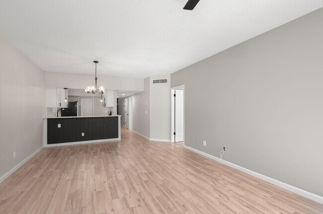 Building Photo - 6175 S Mirror Lake Dr