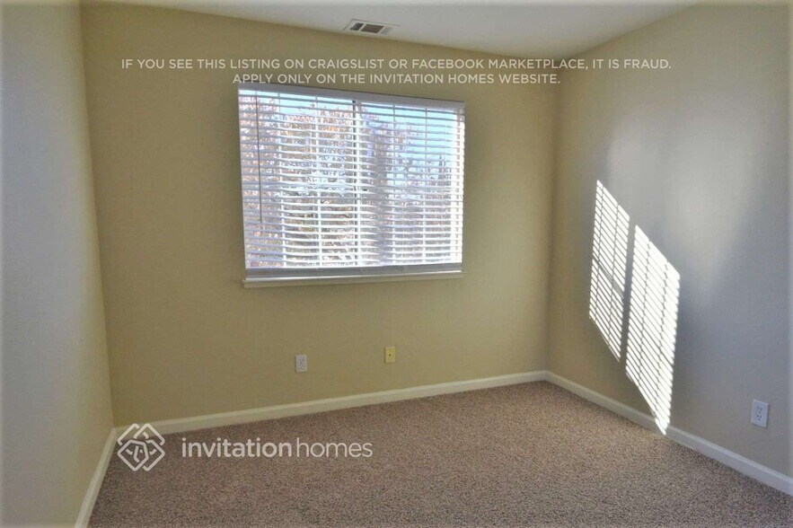 Building Photo - 5043 Comanche Way